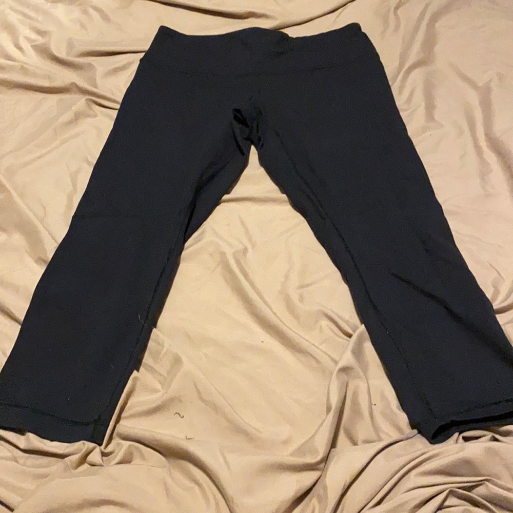 Lululemon Black Capri Size 8 Mid Rise
